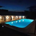 Nika * Peroj