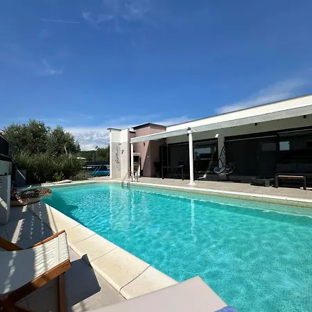 Nika Vakantiehuis Peroj