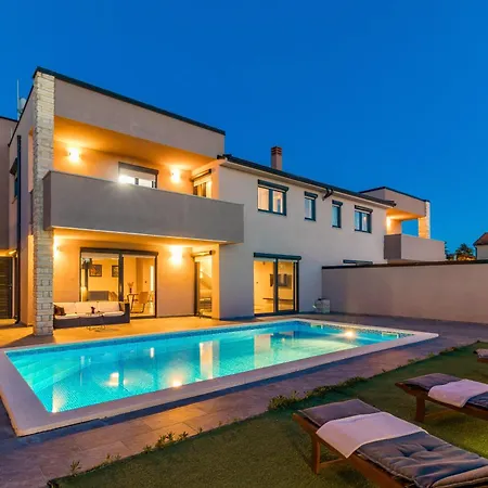 Nika Villa *