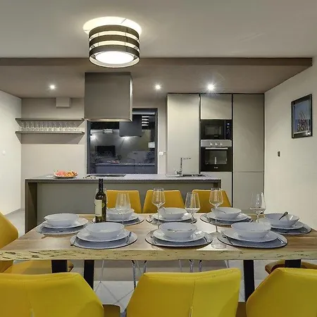 Nika Villa *